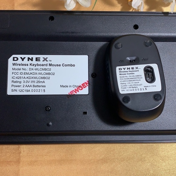 DYNEX WIRELESS KEYBOARD & MOUSE COMBO - Picture 3 of 5